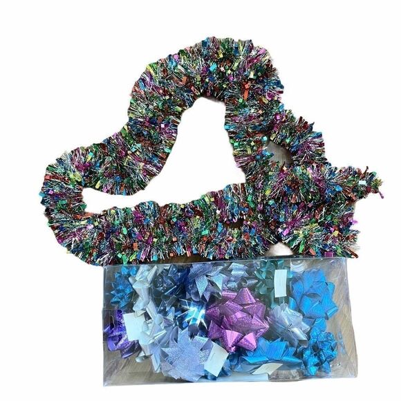 Christmas Gift Bows and Lametta String - Picture 1 of 4